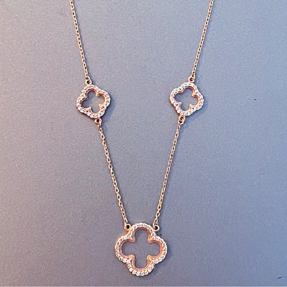 Elegant Rose Gold and Silver Clover Necklace - Picture 2 of 5